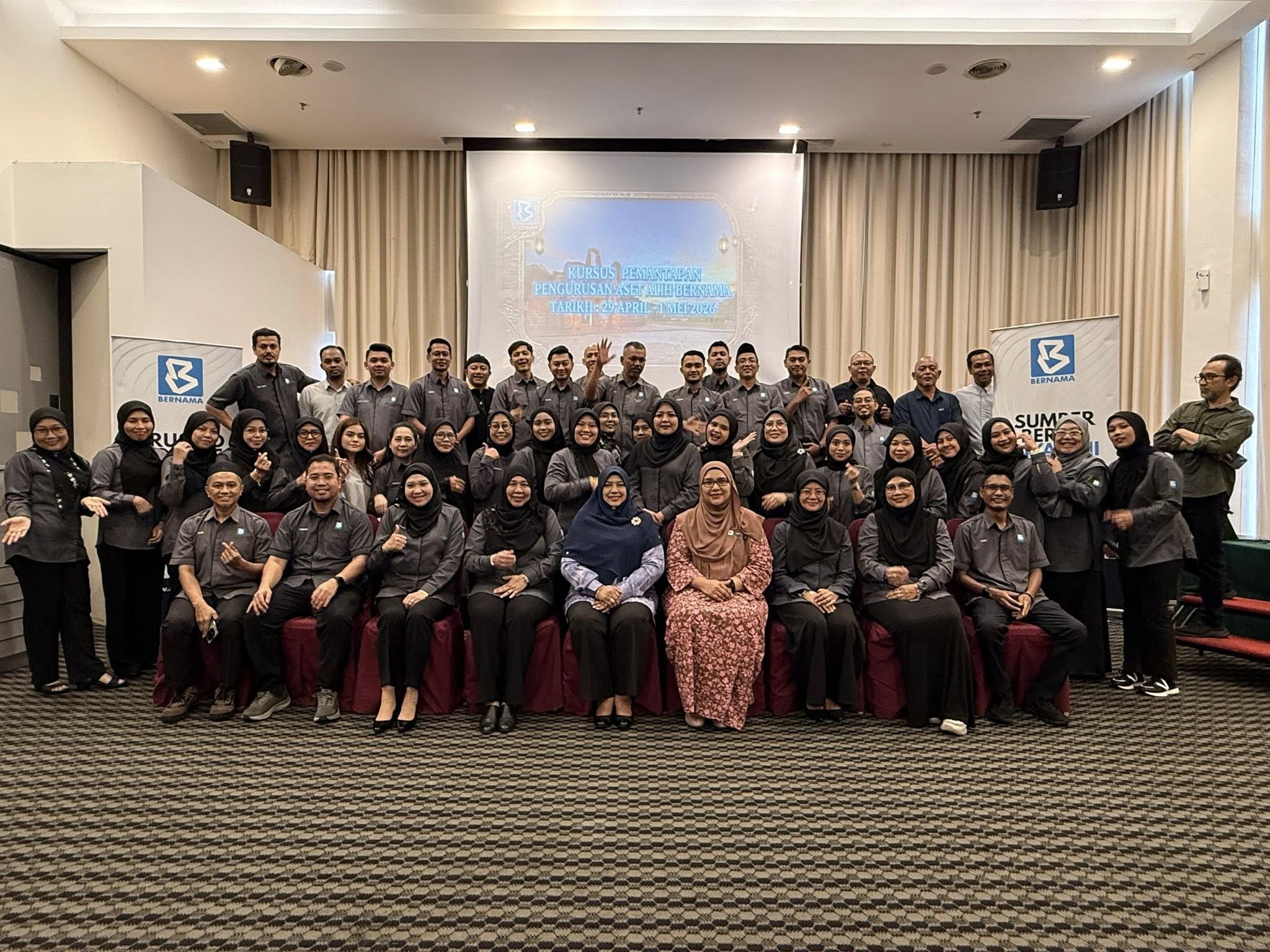 Ketua Pegawai Eksekutif BERNAMA Datin Paduka Nur-ul Afida Kamaludin merasmikan acara penutup Kursus Pengurusan Aset Alih BERNAMA 2026 