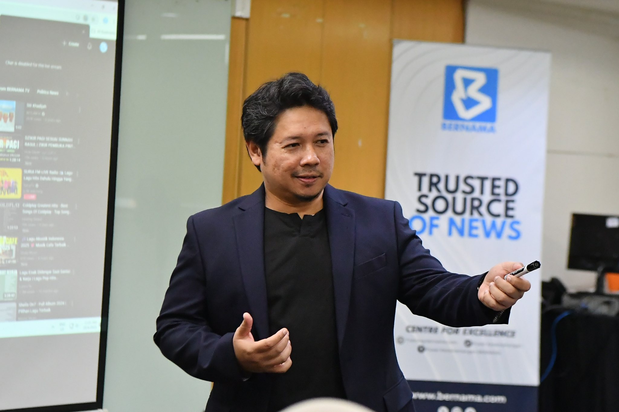  Kursus Breaking Live: Live Hosting 