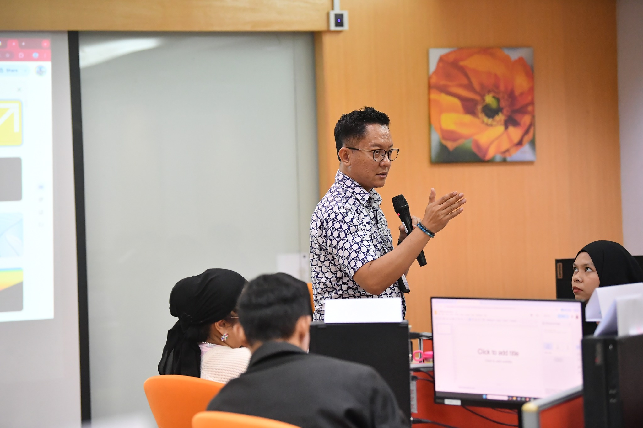 'Google Slides: Teknik Penyampaian Visual Yang Berkesan’ 