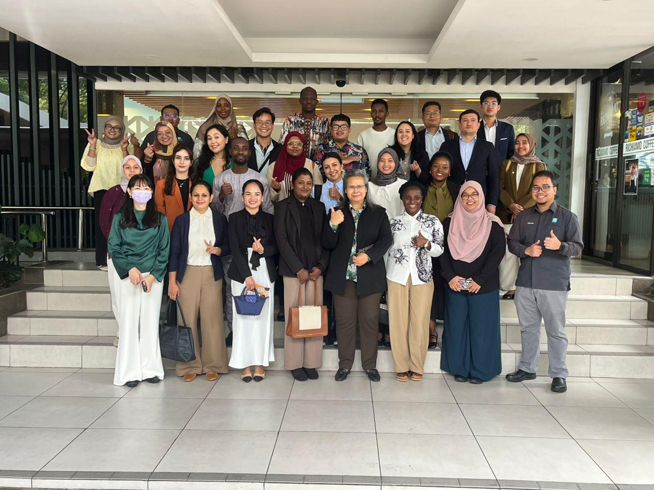 Pertubuhan Berita Nasional Malaysia (Bernama) hari ini menerima kunjungan seramai 22 orang pegawai kementerian dan agensi dari pelbagai negara penerima bantuan Malaysian Technical Cooperation Programme (MTCP).