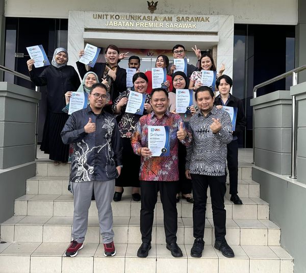 Bengkel Pengurusan Kandungan Media Sosial untuk pegawai Unit Komunikasi Awam Sarawak (UKAS).